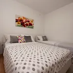 Apartamento Spacious W Balcony Big Garden & Grill