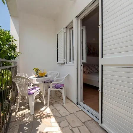 Spacious W Balcony Big Garden & Grill