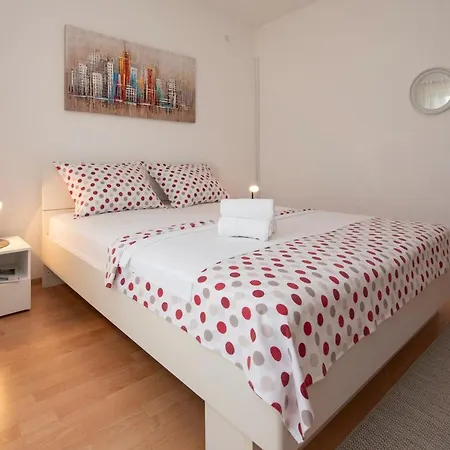 Spacious W Balcony Big Garden & Grill Apartmán *