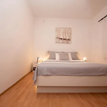 Apartmán Spacious W Balcony Big Garden & Grill *
