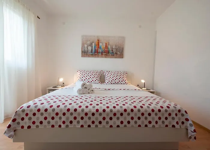 Апартаменты Spacious W Balcony Big Garden & Grill