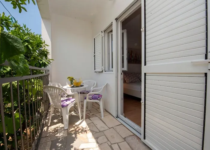 Spacious W Balcony Big Garden & Grill