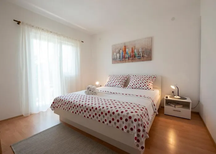 Spacious W Balcony Big Garden & Grill Daire