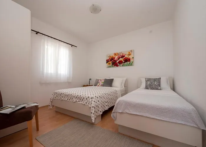 Spacious W Balcony Big Garden & Grill * Рогозница