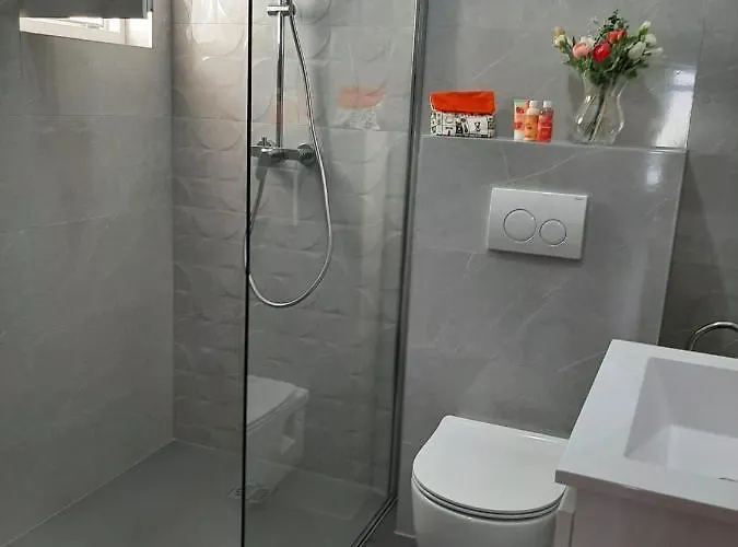 Spacious W Balcony Big Garden & Grill